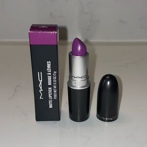 M.A.C lipstick in shade Heroine.